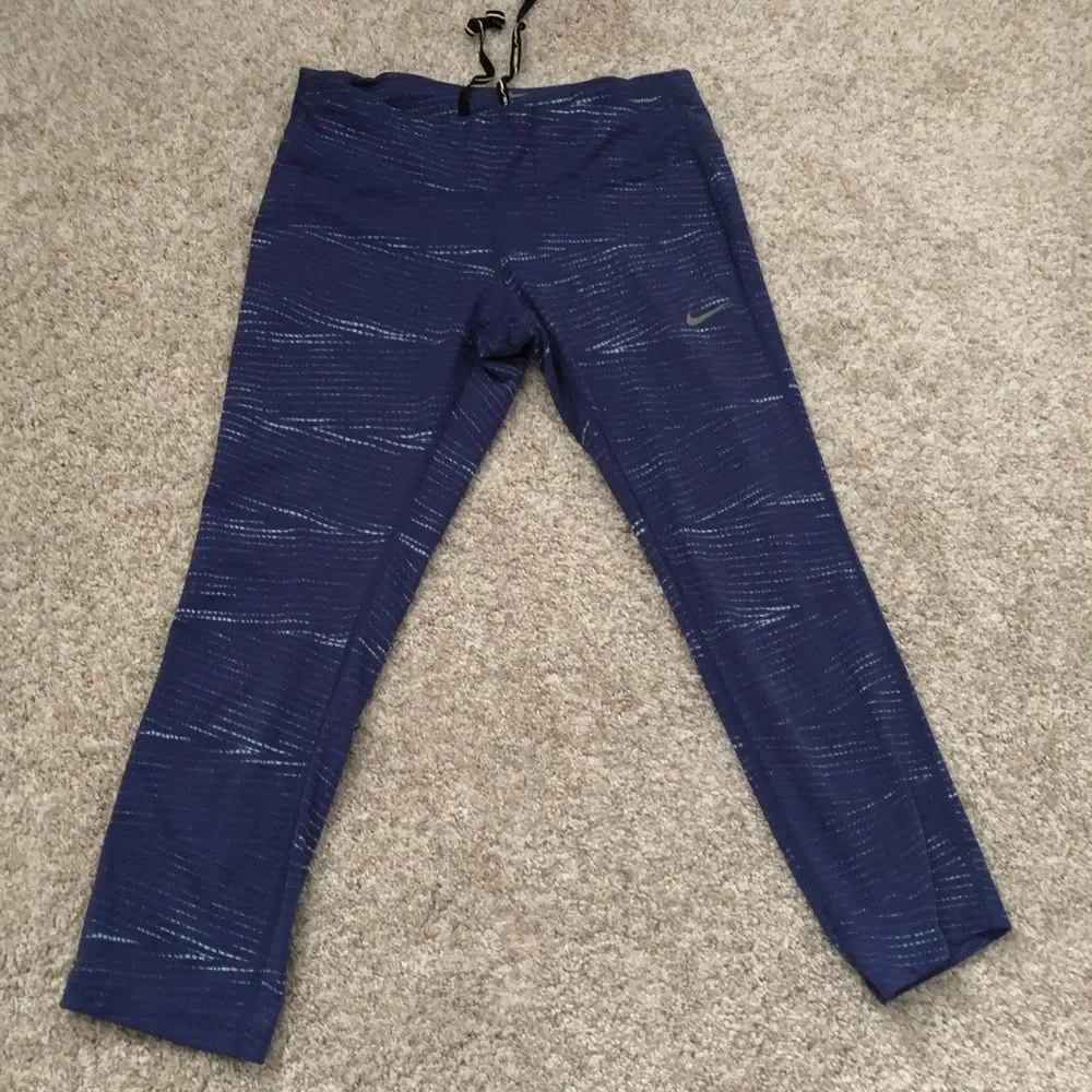 Nike dri-fit crop capri leggings, size small p